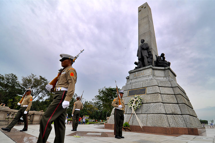 Guards Of Rizal Monument In Rizal Park