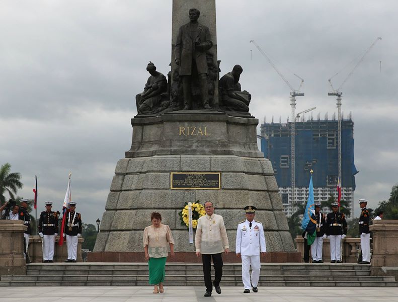 President Benigno Aquino III Laying A Wreath At The Rizal Monument In Rizal Park