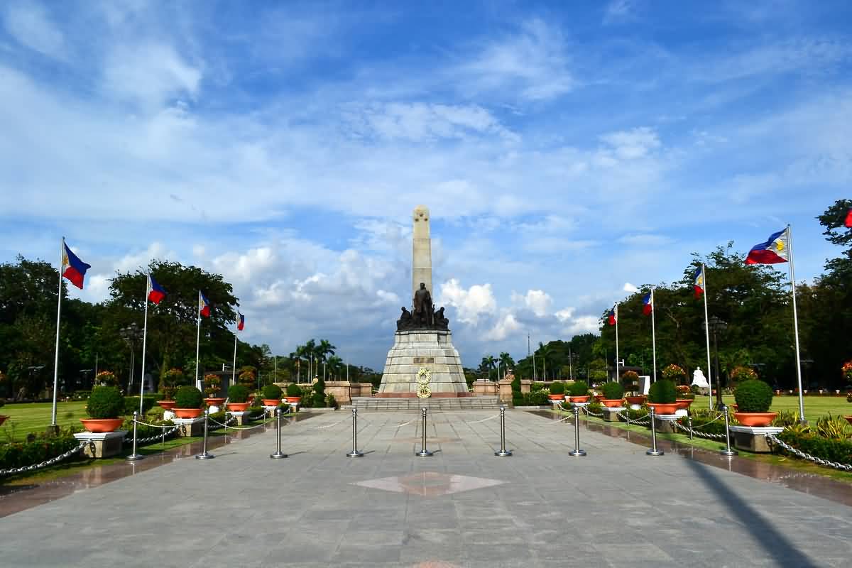 Rizal Monument Front View At Rizal Park