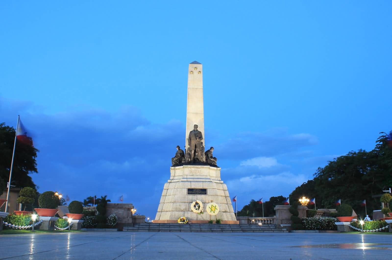 Sunset View Of Rizal Monument At Rizal Park