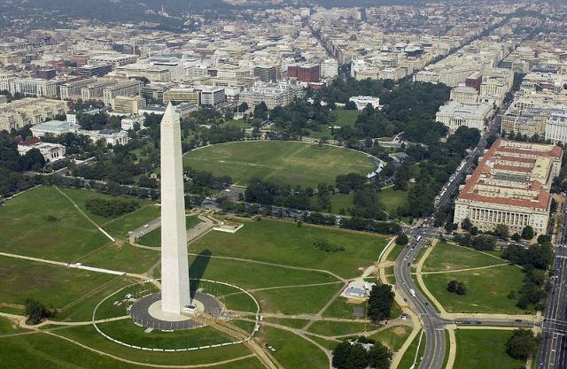 Adorable Aerial View Of The Obelisco de Buenos Aires