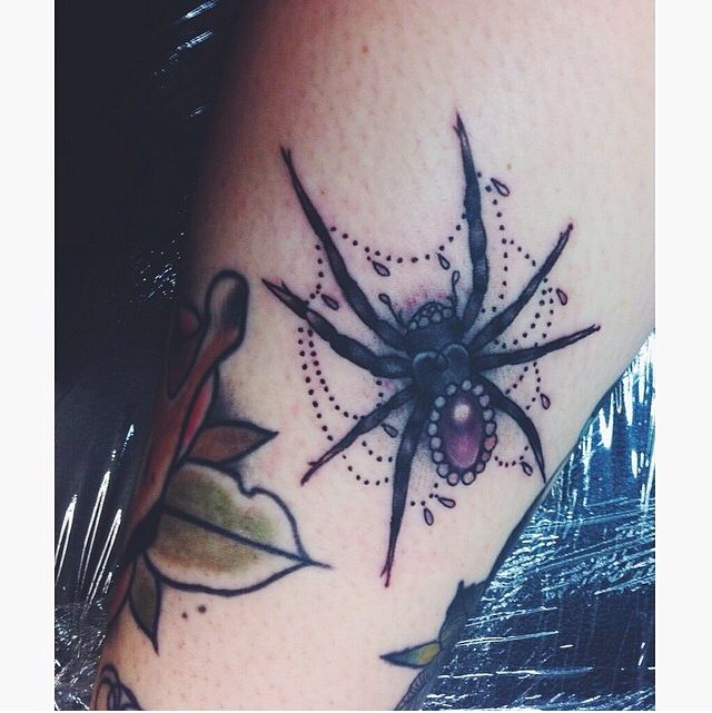 Spider and Web Knee Tattoo - Pablo Morte – Vic Market Tattoo