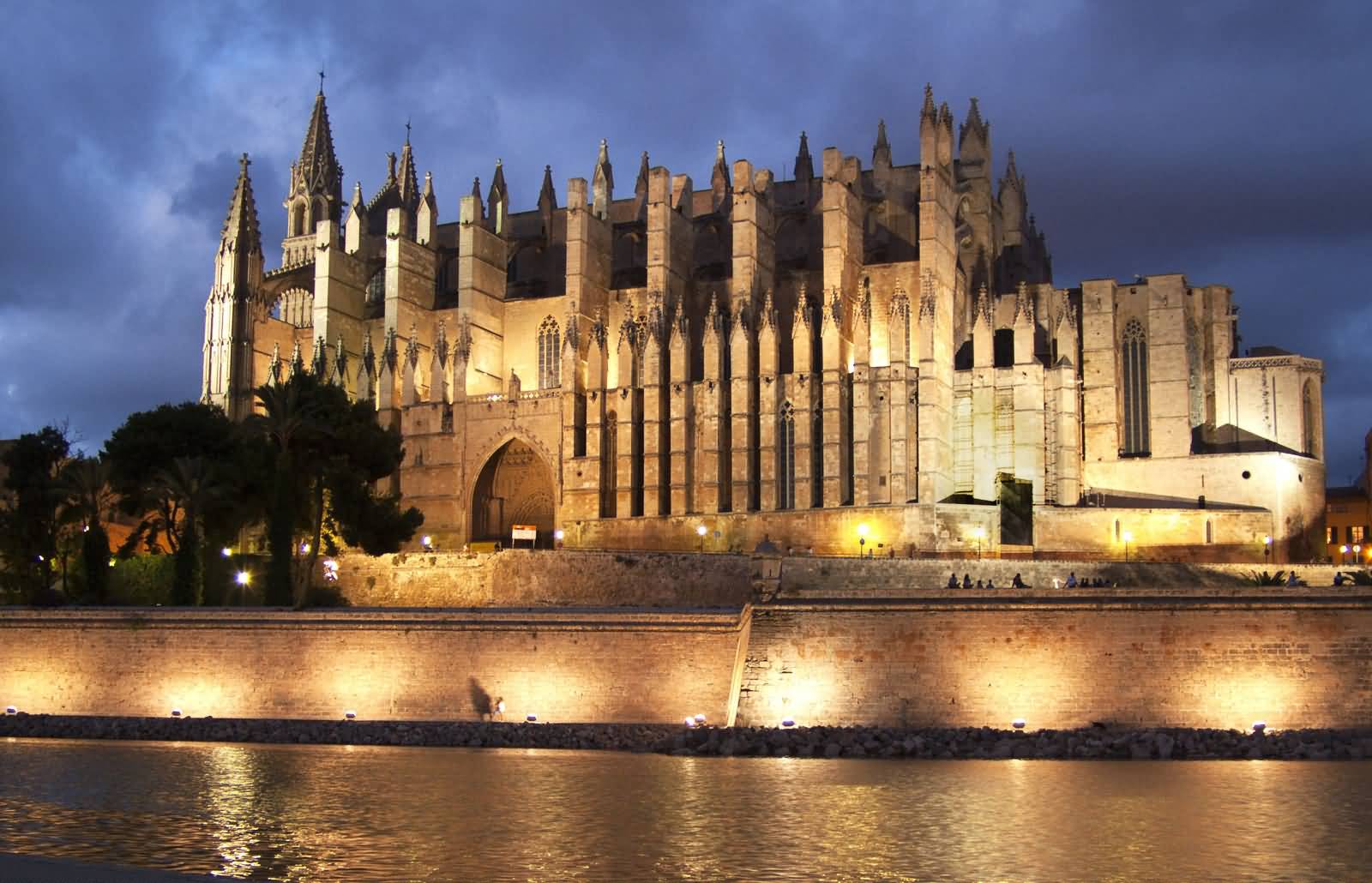 Cathedral Of Palma Looks Amazing With Night Lights