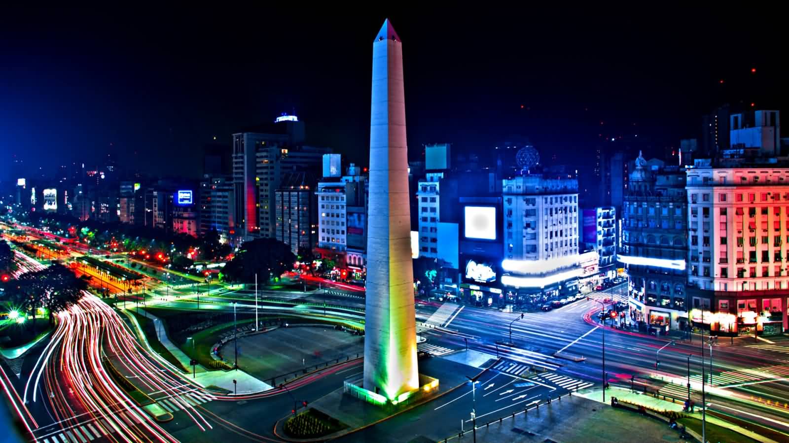 Obelisco de Buenos Aires Looks Adorable With Night Lights