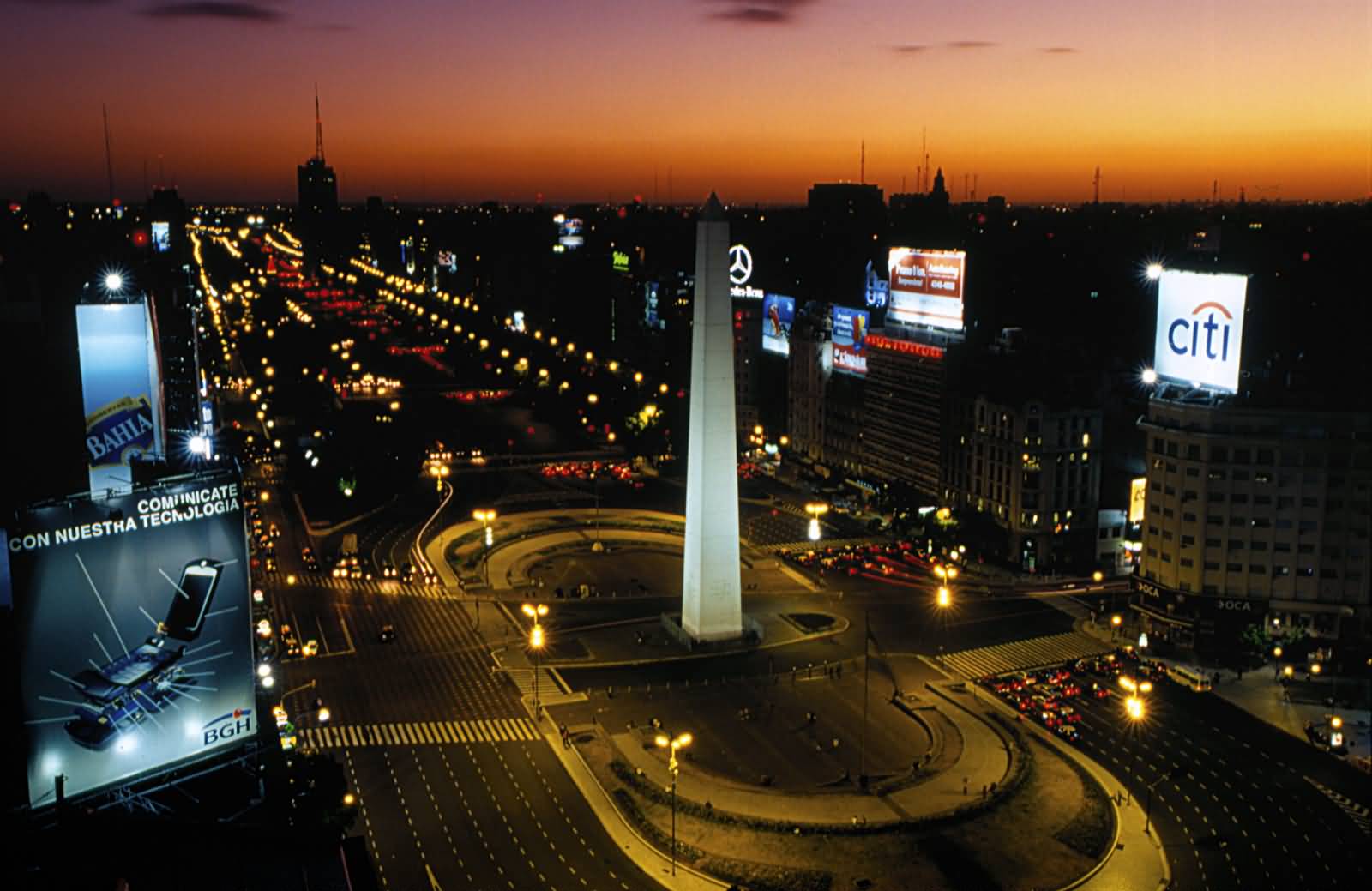 Obelisco de Buenos Aires Looks Amazing During Sunset