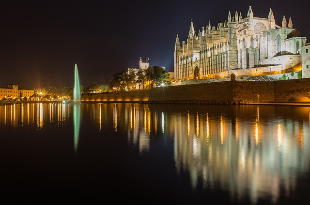 Mallorca Church Mirroring Water Palma Cathedral