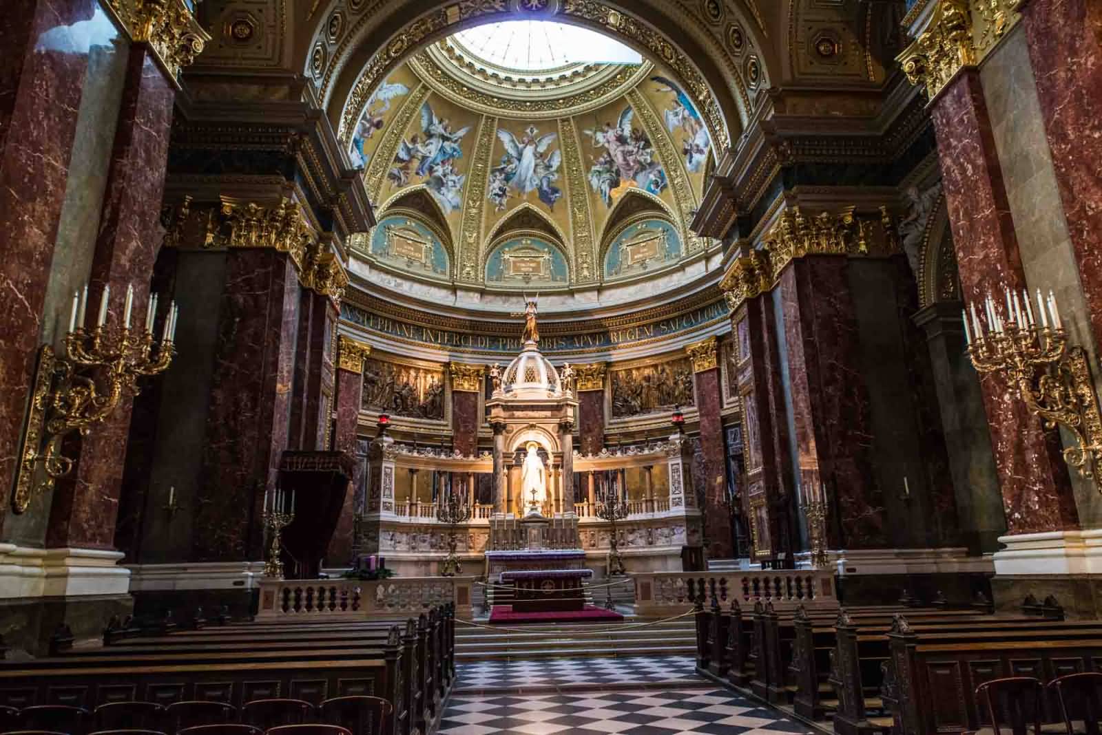 Altar Inside The Saint Stephen’s Basilica