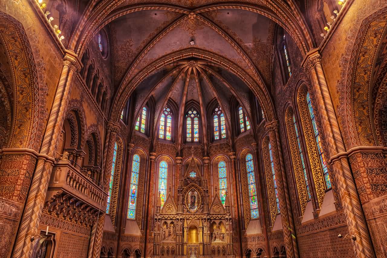 The church. Matthias Church (Church of our Lady). Православный кафедральный собор в Будапеште. Church inside. Budapest St. Matthias Kilisesi.