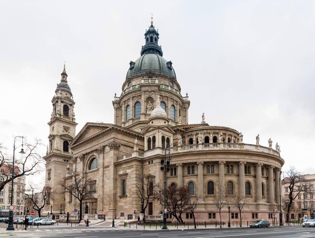 Saint Stephen's Basilica Side View