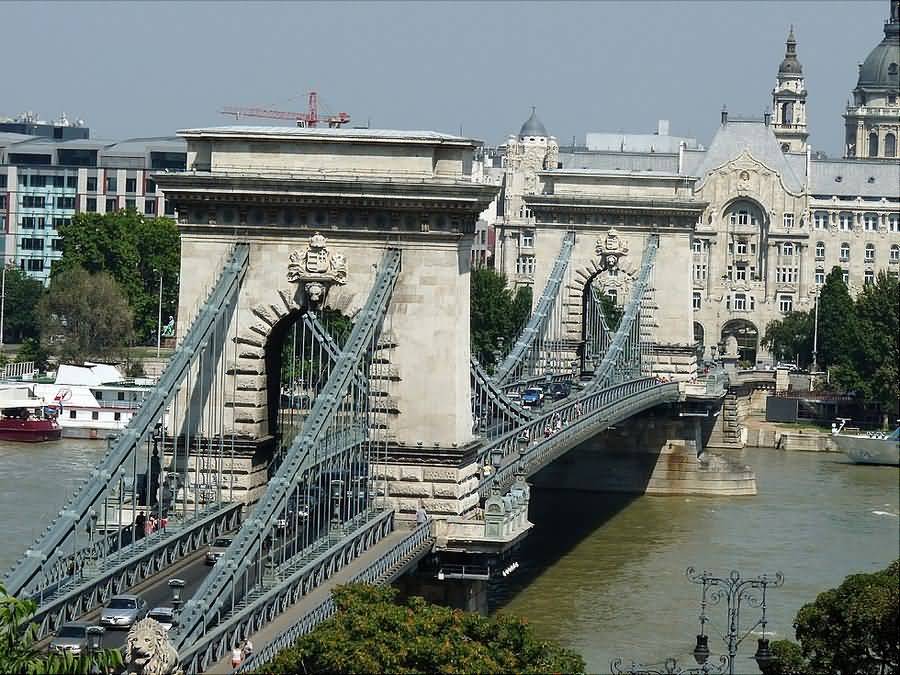 Sz%C3%A9chenyi-Chain-Bridge-In-Budapest.jpg
