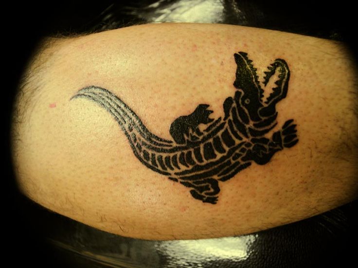 Black Ink Alligator Tattoo Design For Leg Calf