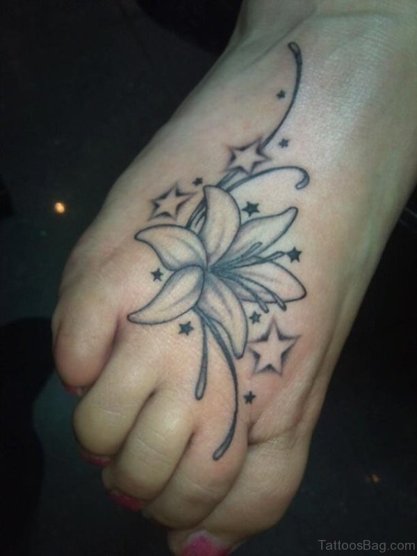 Flower Star Pattern by XxDannyMaytexX on deviantART | Star tattoo designs, Flower  tattoos, Flower tattoo