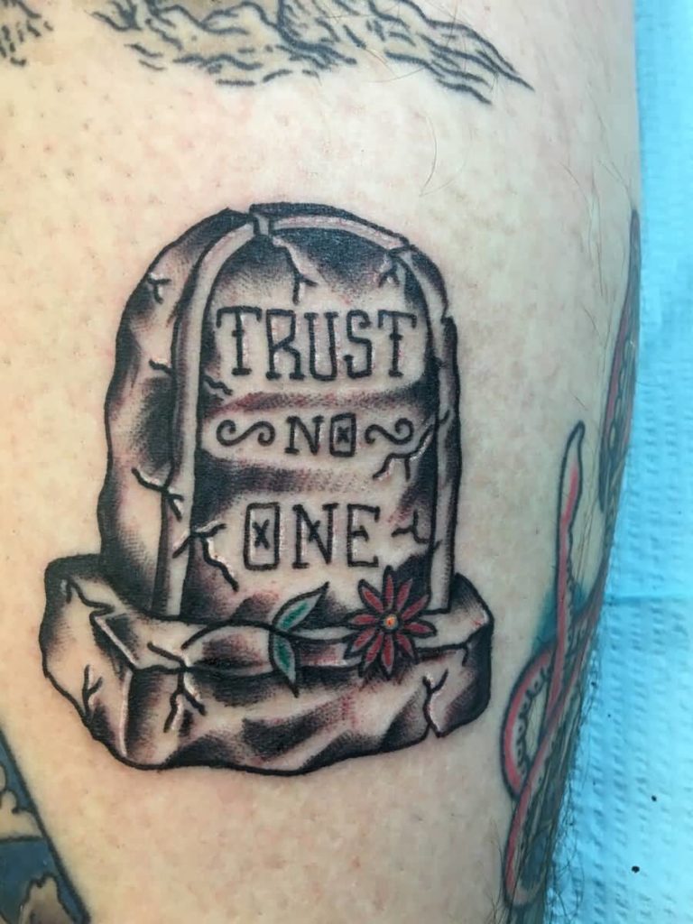 Trust no one тату эскиз