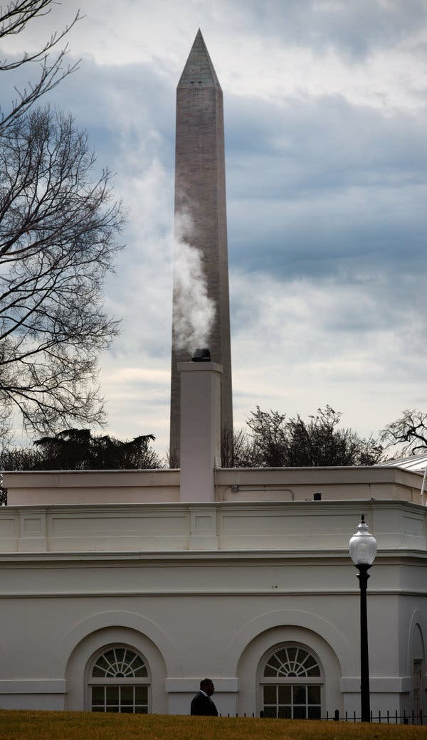 the washington monument behind the white house